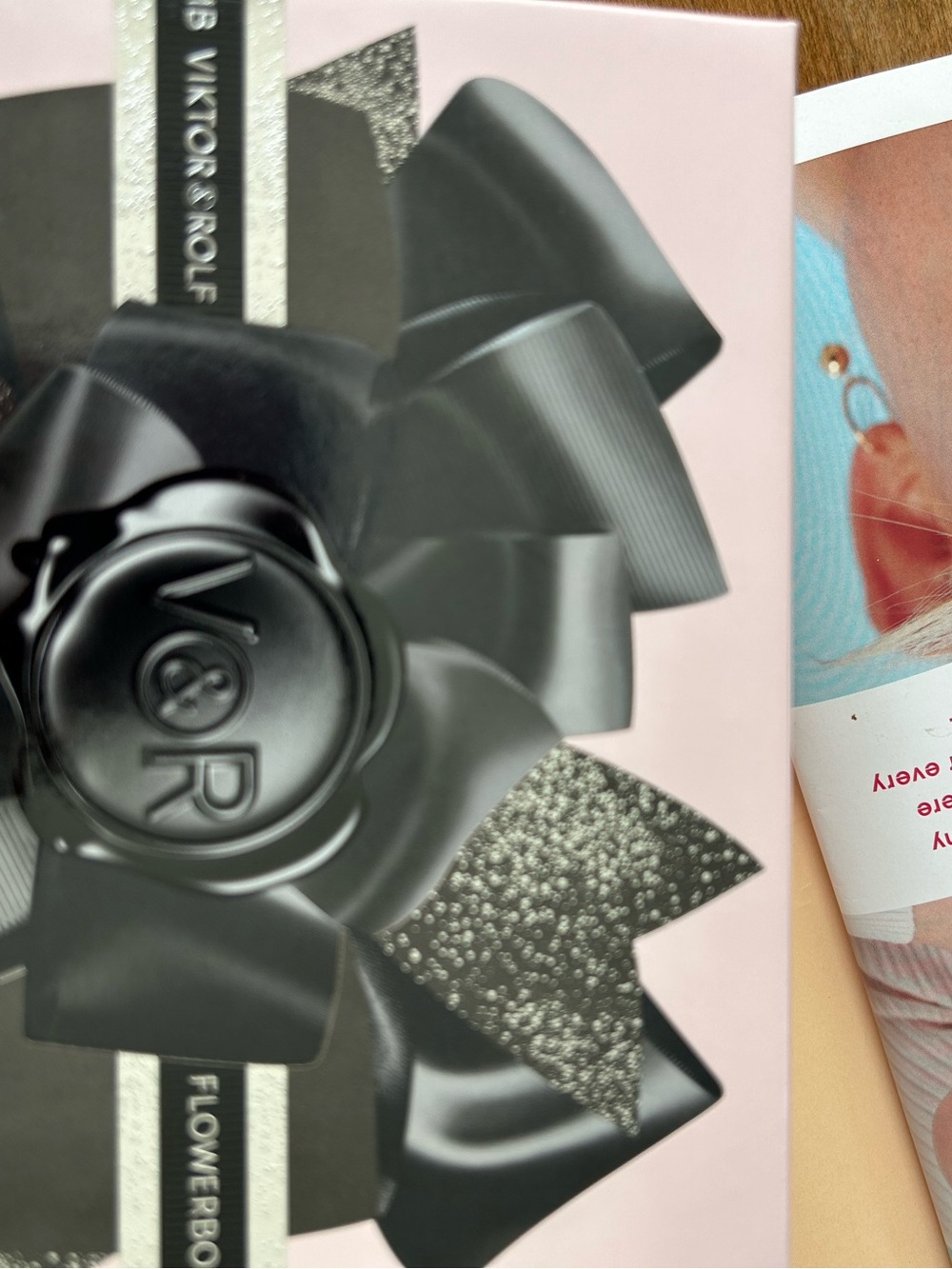 Viktor & Rolf flowerbomb extreme holiday body treatment  gift set